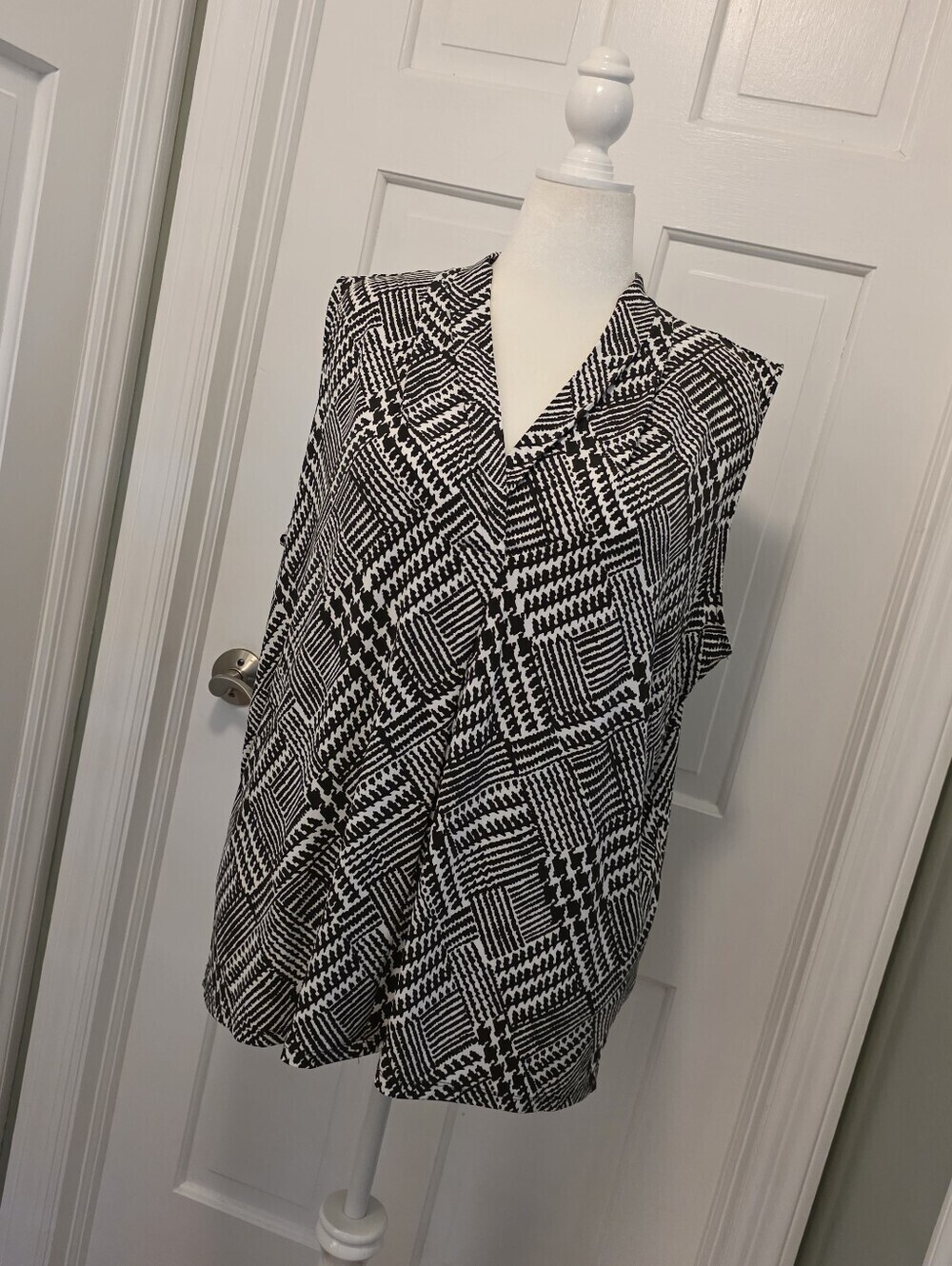 Jones New York Black & White Geometric Sleeveless Knit Top Size 3X, Ret. $44